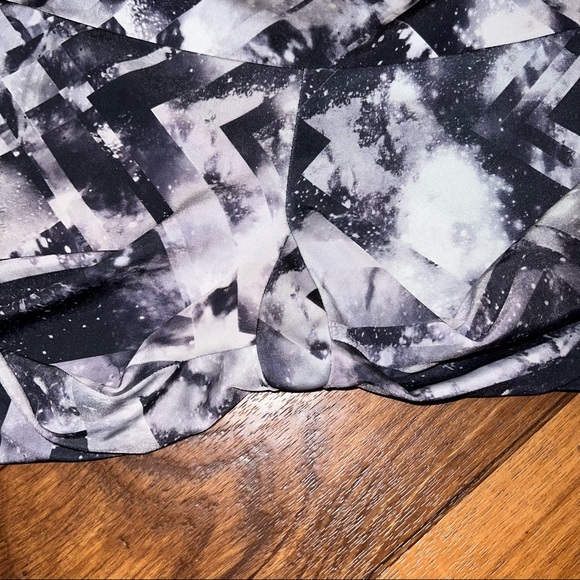 Onzie | Space Galaxy Chevron Leggings - Picture 6 of 8